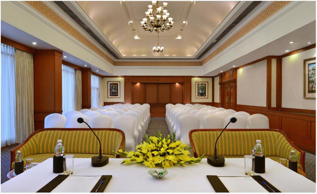 Posezení v ubytování Fortune Landmark, Ahmedabad - Member ITC Hotels' Group