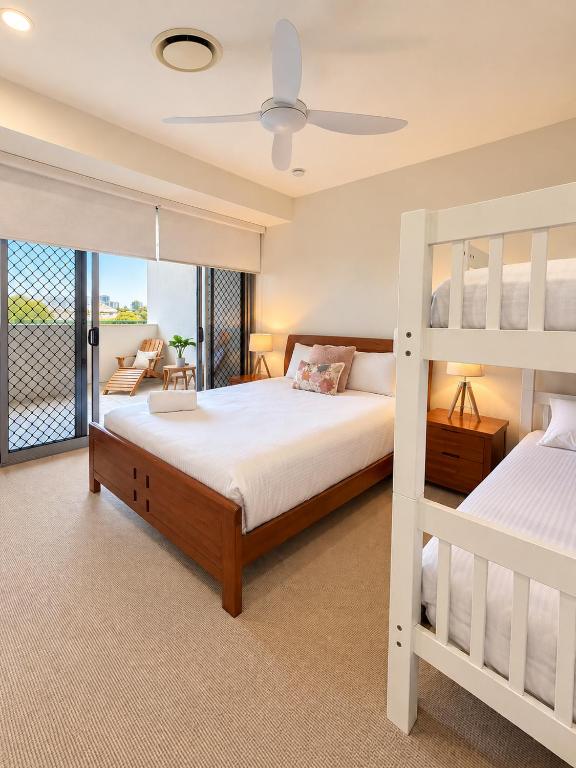 Space Holiday Apartments - 