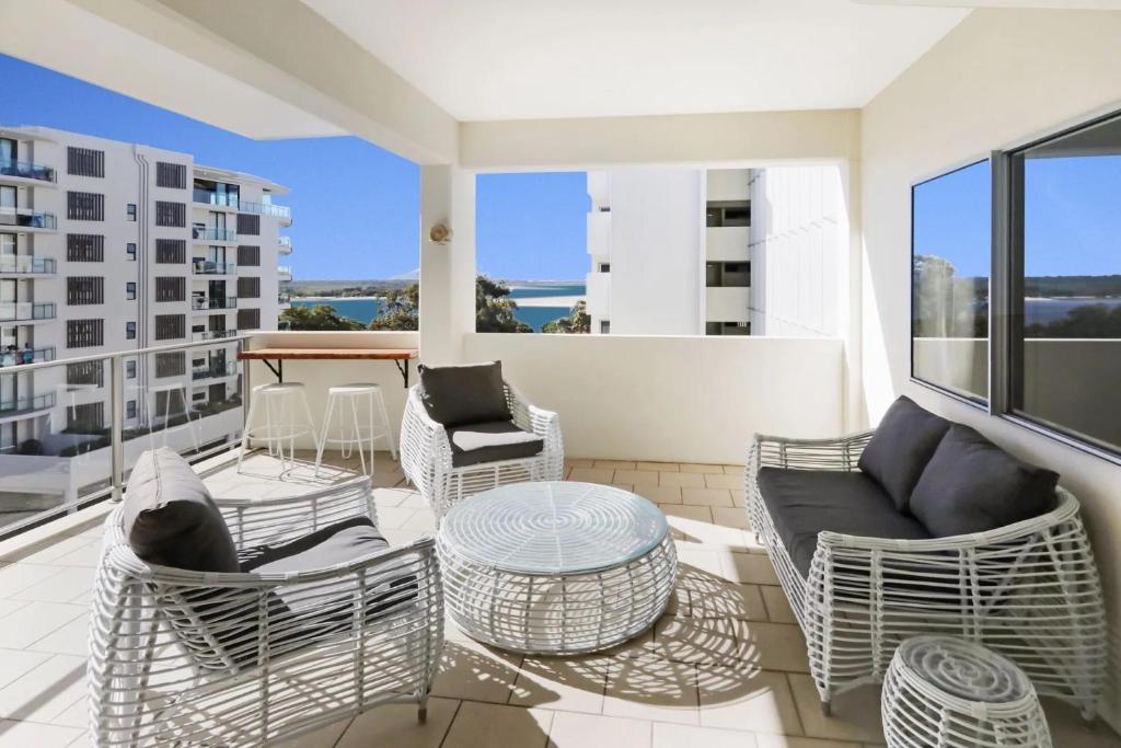 Space Holiday Apartments - 