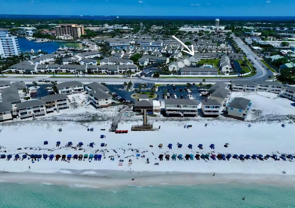 Sandpiper Cove 8140 - 500 Feet to the Beach! Pool in the Back Yard!, Destin, FL