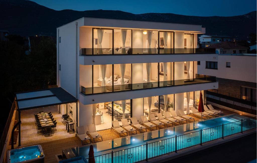 Cozy Home In Kastel Stari With Private Swimming Pool, Can Be Inside Or Outside