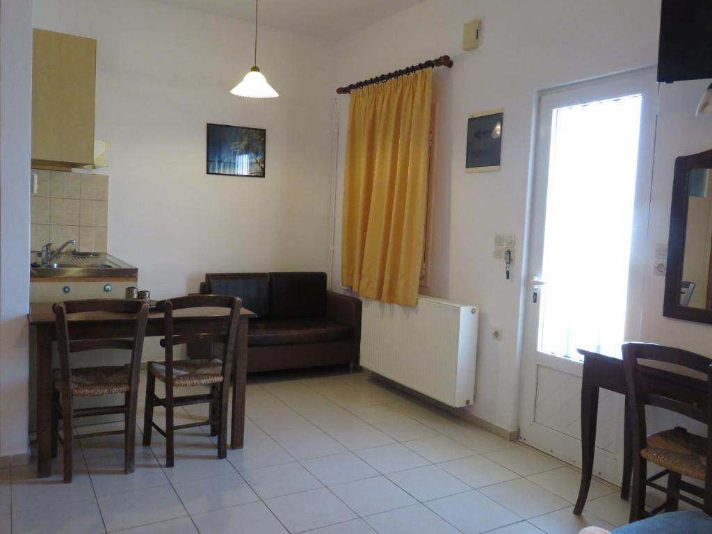 A kitchen or kitchenette at Frosso's Sea Apartments