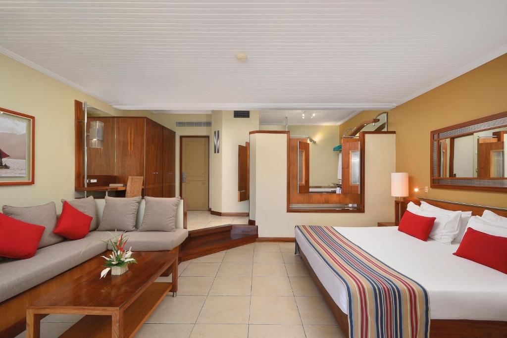 Кровать или кровати в номере Shandrani Beachcomber Resort & Spa