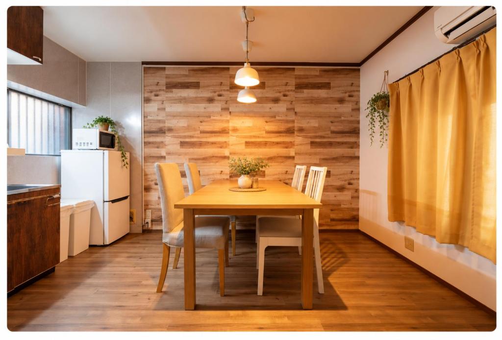 Sen House 泉 Osaka古民家 Machiya Guesthouse 2bed rooms & 4 Beds