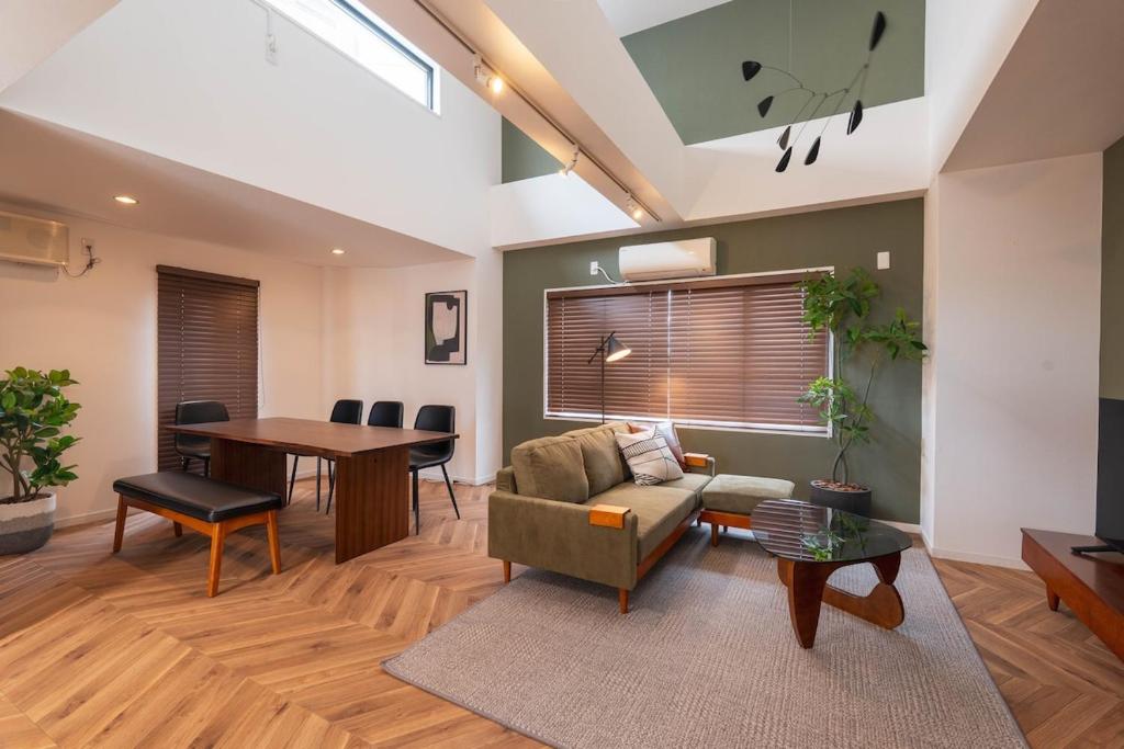 Karabiner House Egota