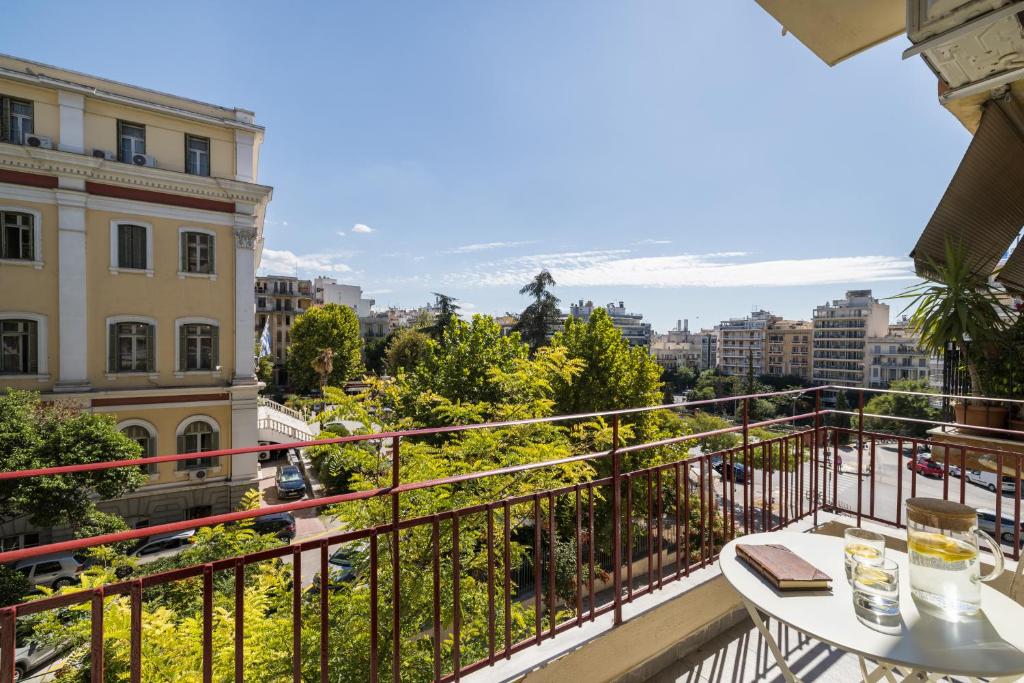 Liberty by halu! - Spacious 3BD in Thessaloniki Center