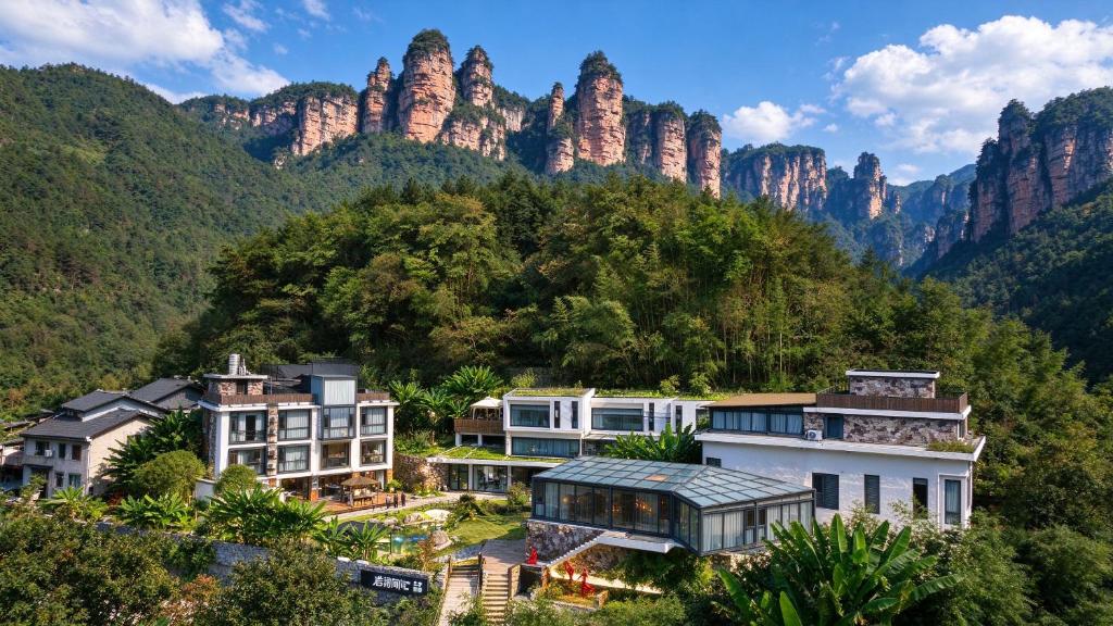 Zhangjiajie Speak to Stone Art Holiday Hotel
