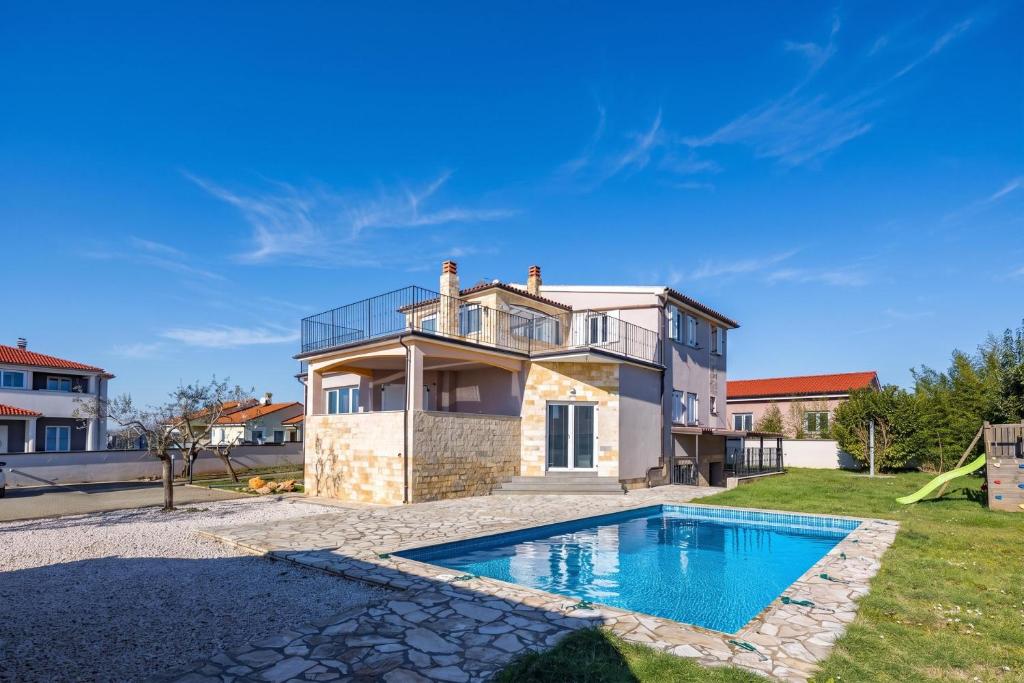 Oasis Jadreski Pool Residence