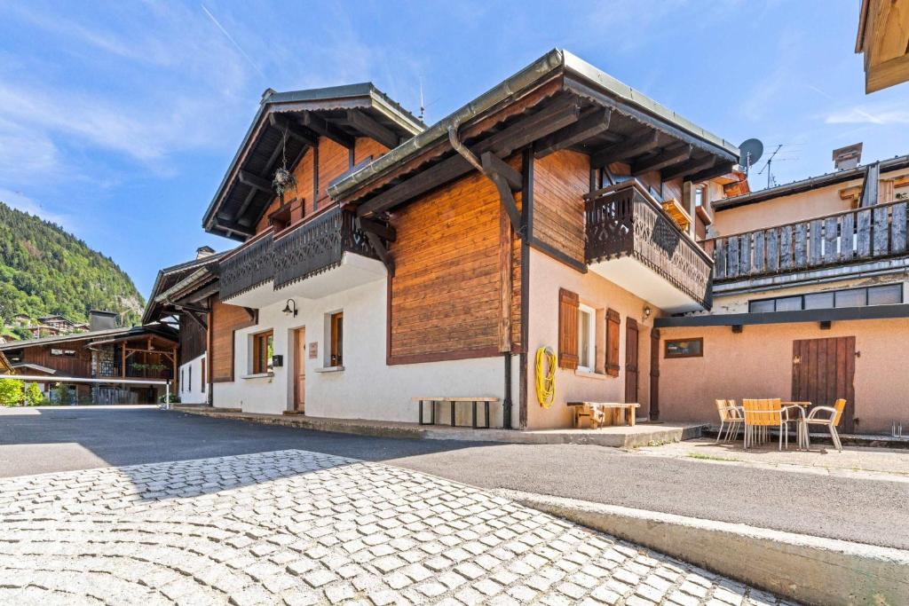 4 Bedroom Chalet Central Morzine Private Parking