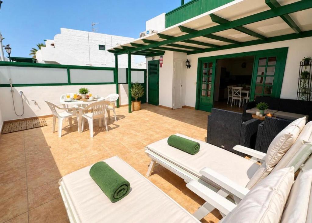 Casa Arrocha Playa by Mr Lanzarote Villas
