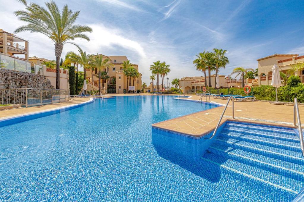 Estepona Resort Apartment with Spa and Tennis