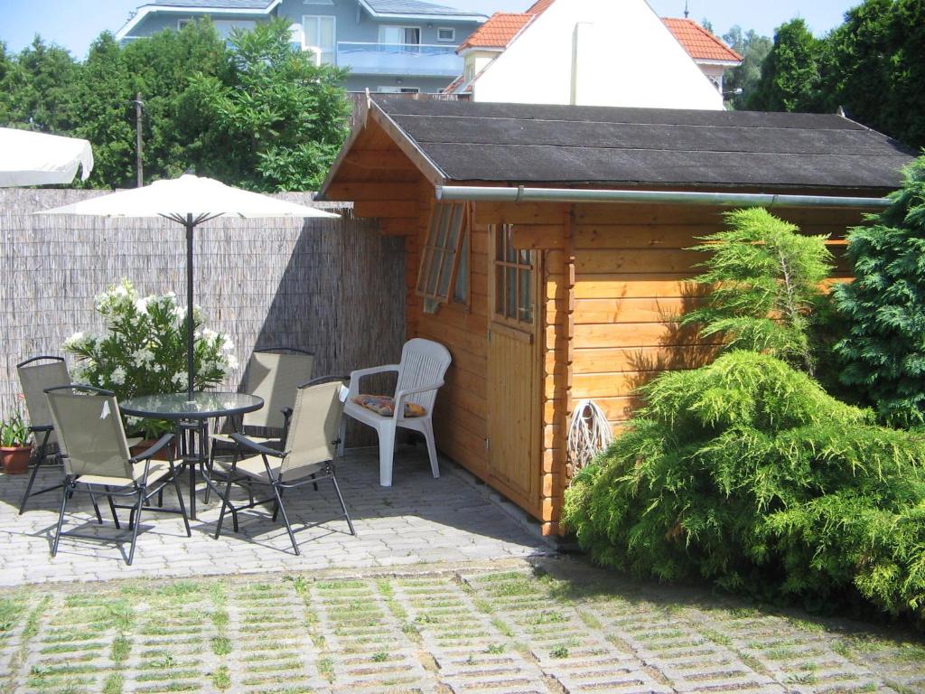 Vonkajšia záhrada v ubytovaní Kaiser Apartman