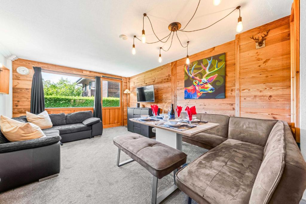 2 Ensuite Bedrooms Walk to town On Bus Route