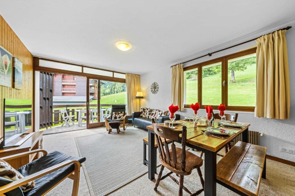Central Location Walk to Ski Lift Sleeps 5