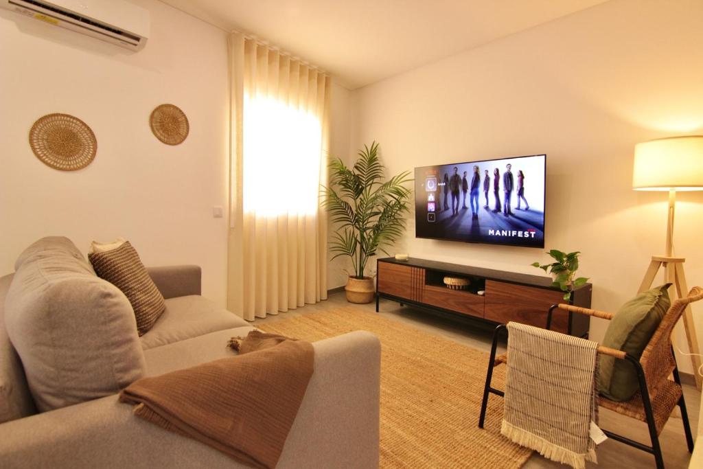2-BDR Duplex Townhouse, Central Faro
