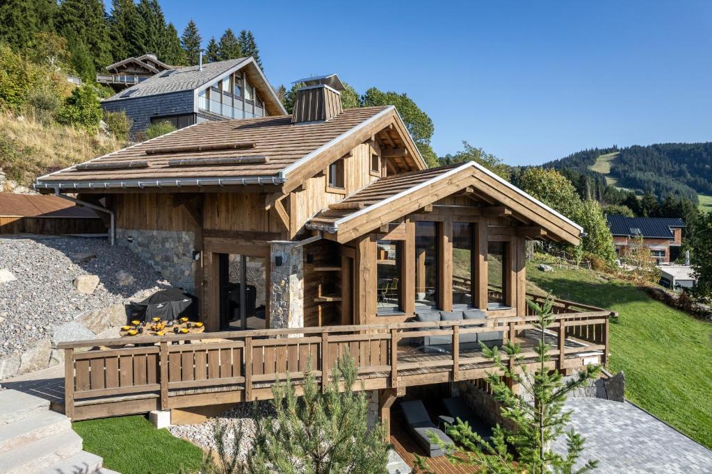 Chalet Panoramic Lodge, Spa avec vue lac et cinéma
