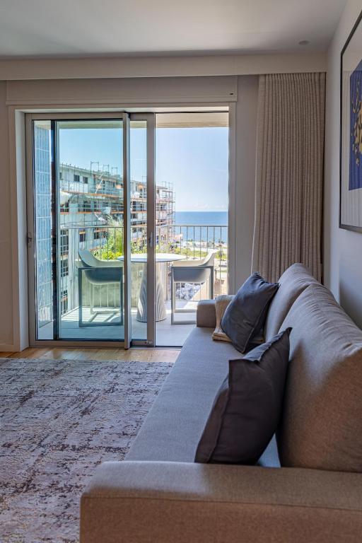 Saldouro Ap: Sea View | Gym & Workstation