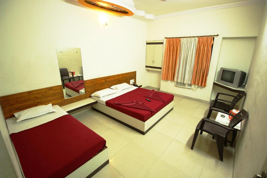 Postel nebo postele na pokoji v ubytování Hotel Laxmi Palace Newly Renovated