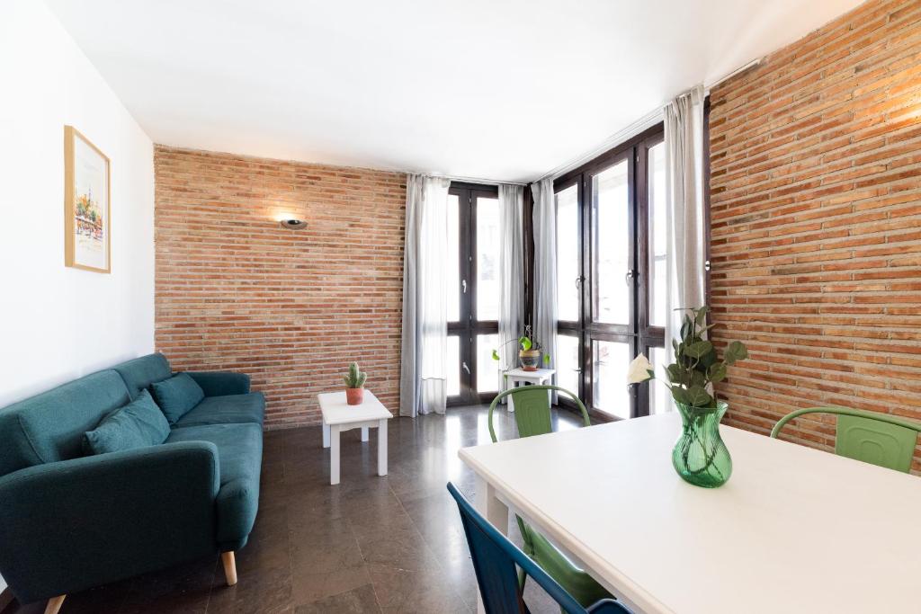 Cosy Flat/Nearly Touching Alhambra/Great Views