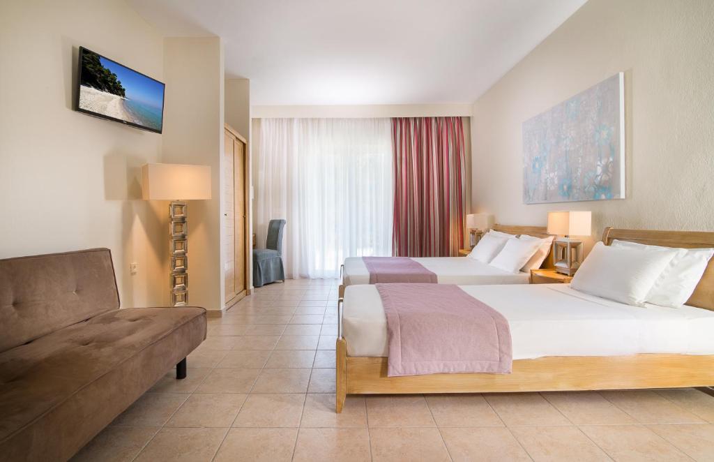Postel nebo postele na pokoji v ubytování Alkion Hotel