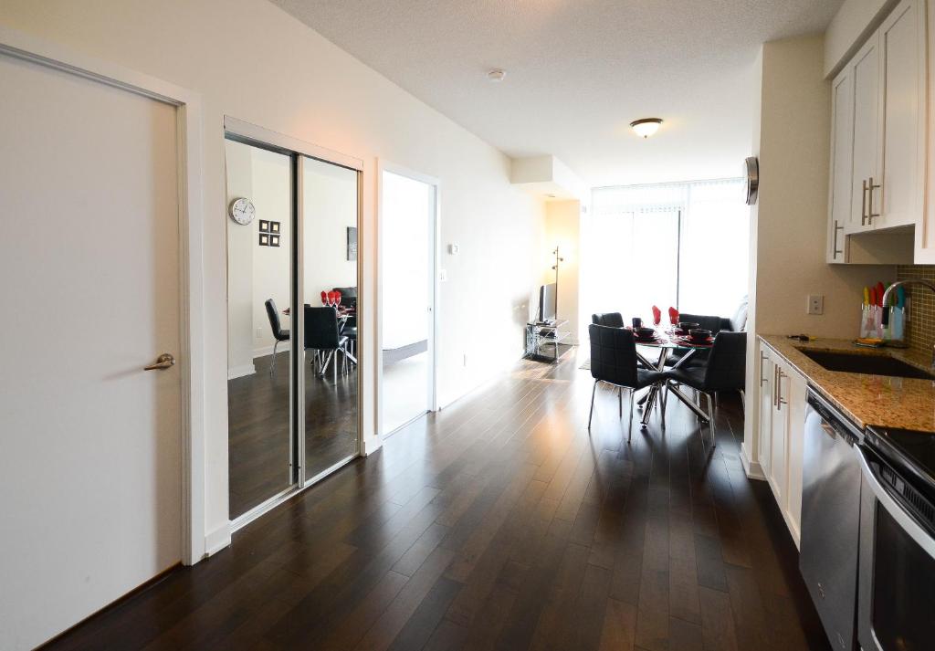 Gallery image of Executive Furnished Properties - Square One Mississauga in Mississauga