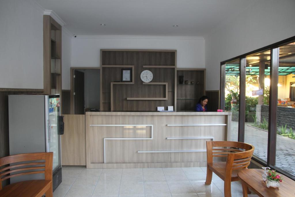 Kuchyň nebo kuchyňský kout v ubytování Puri Senggigi Hotel