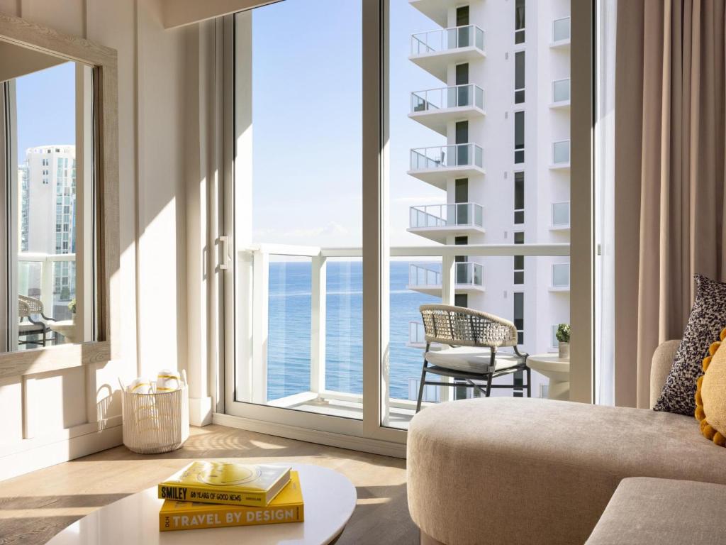Newport Beachside Hotel & Resort - 
