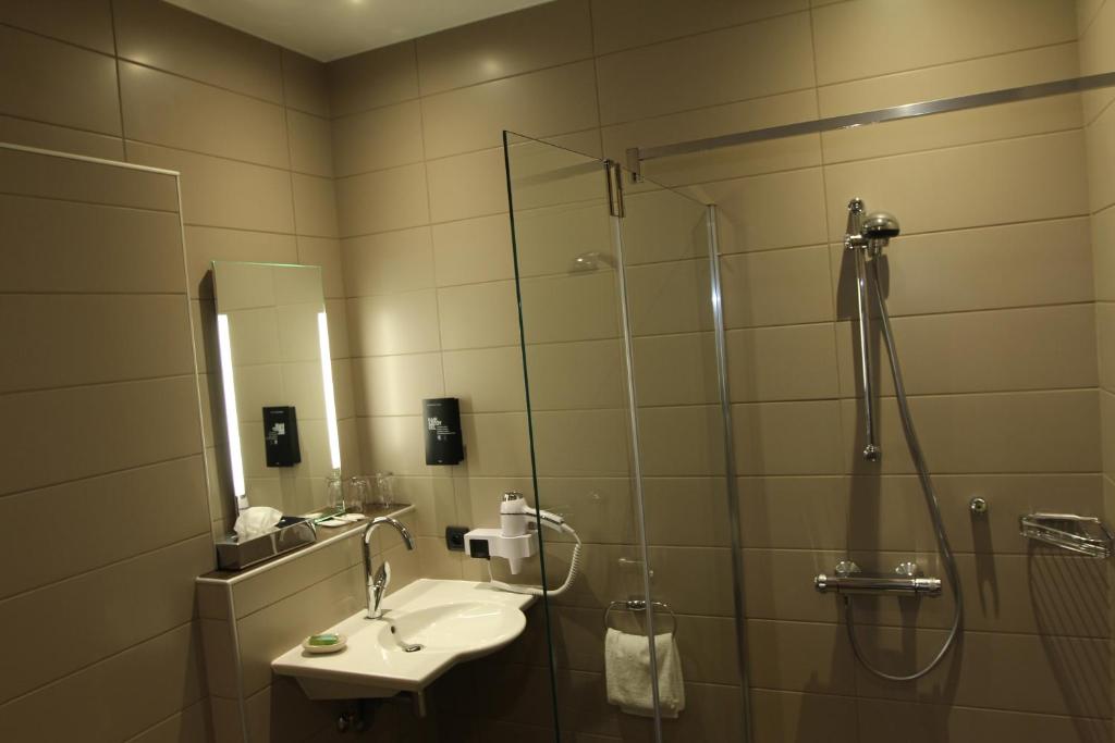 Hôtel Restaurant Les Alisiers - Large Twin Room
