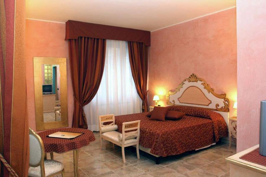 Un pat sau paturi într-o cameră la Da O Vittorio