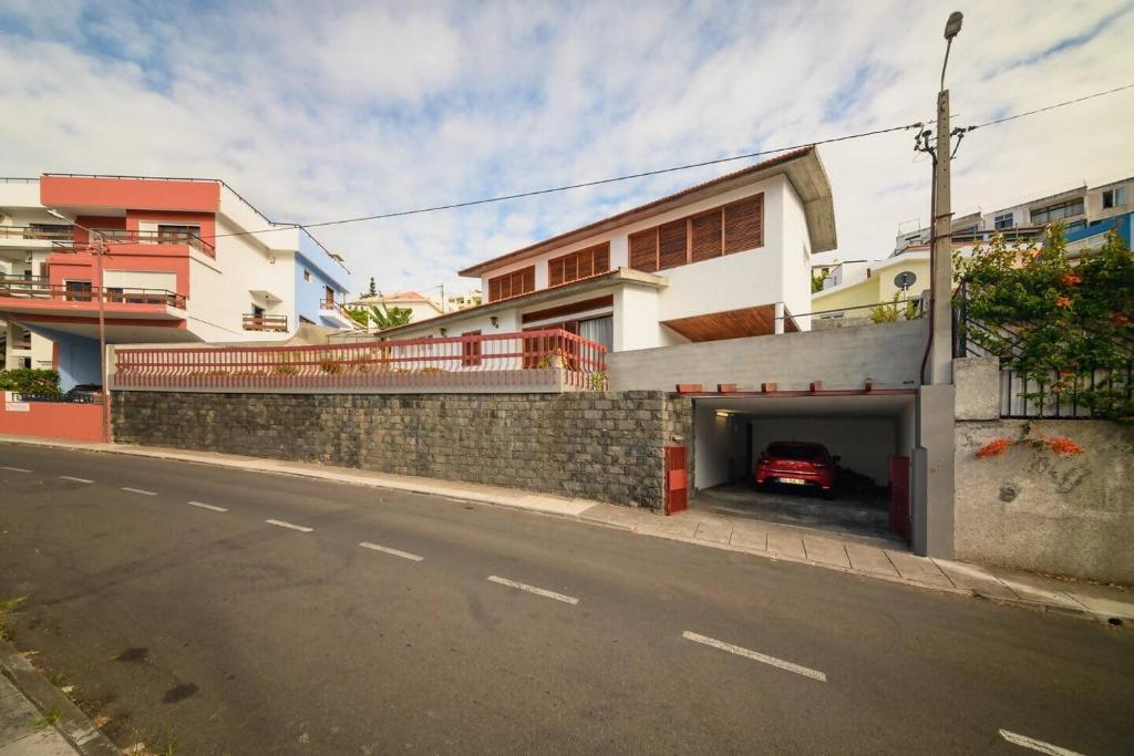 Villa Basalto by Mth