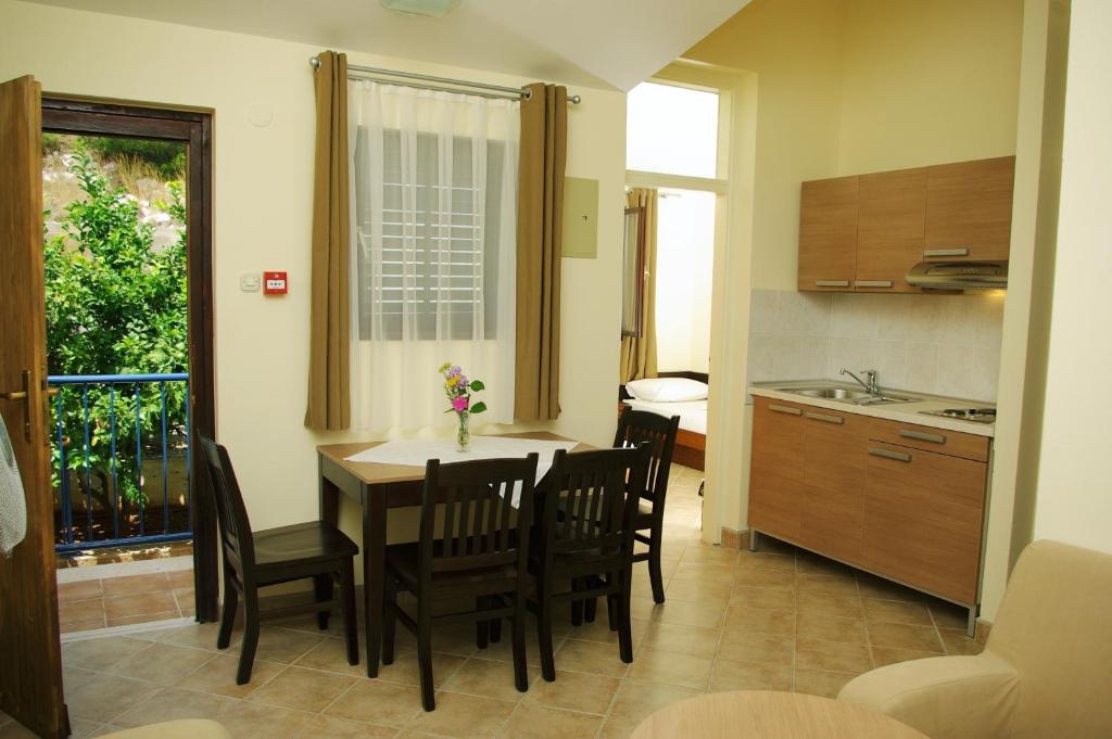 Kuchyň nebo kuchyňský kout v ubytování Hotel Priscapac Resort & Apartments