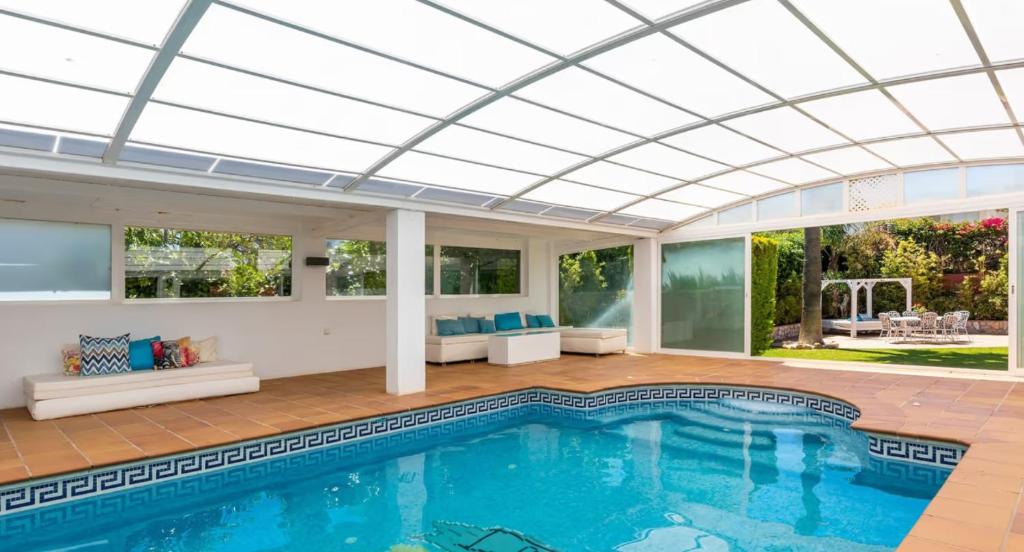 Heated Pool, Terrace & Wi-Fi