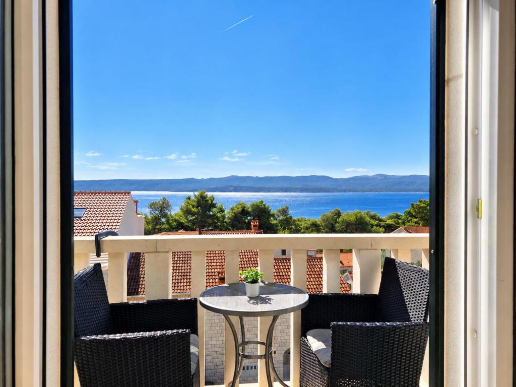 Apartments Ivka Bol - Direct Sea View