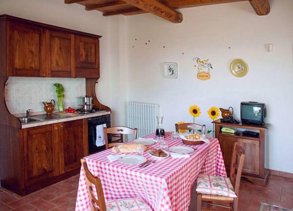 A kitchen or kitchenette at Il Poggio Delle Ginestre