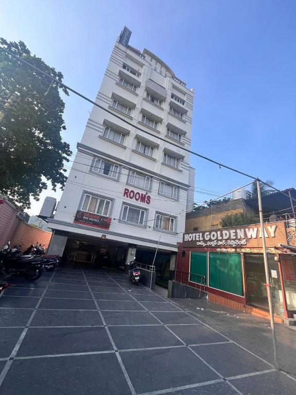 Hotel Golden way - Housity