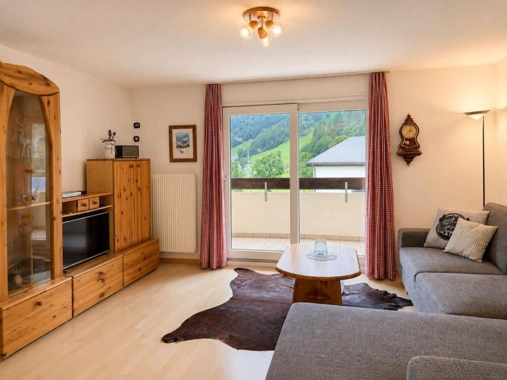 Cozy Apartment with Lake and Mountain View