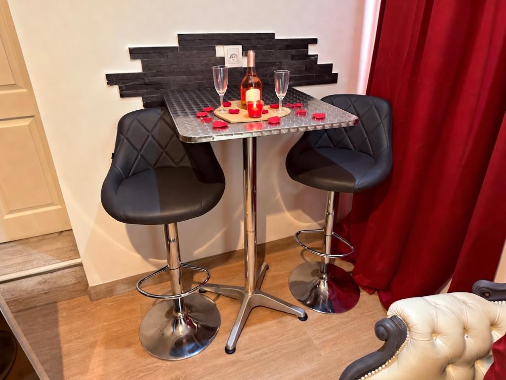 "La Chambre Obscure" Loveroom jacuzzi privatif – photo 11