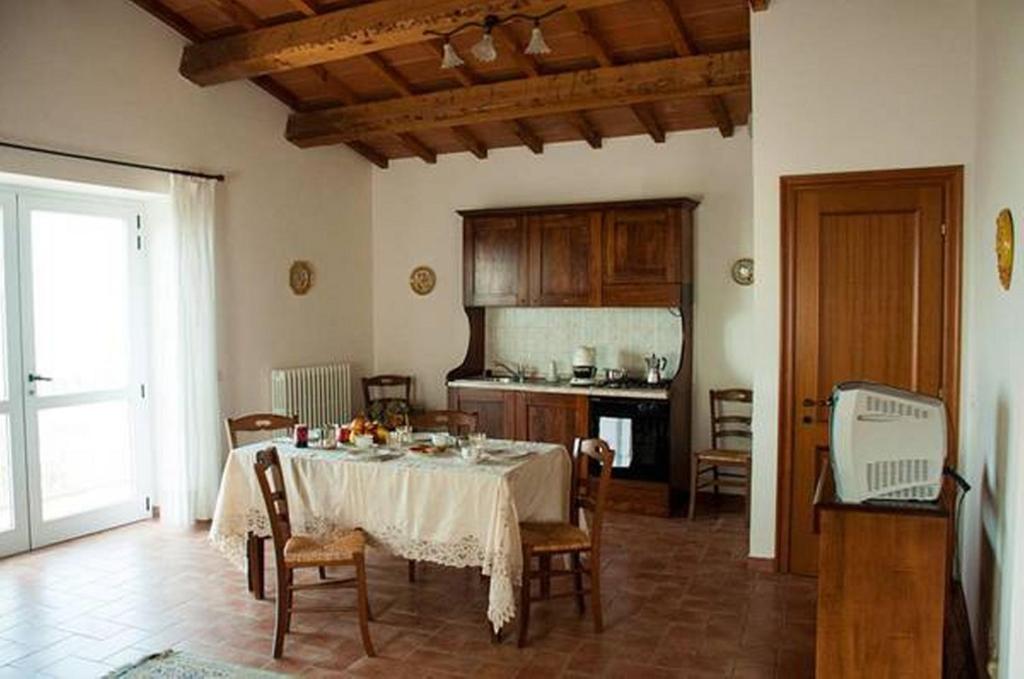 A kitchen or kitchenette at Il Poggio Delle Ginestre