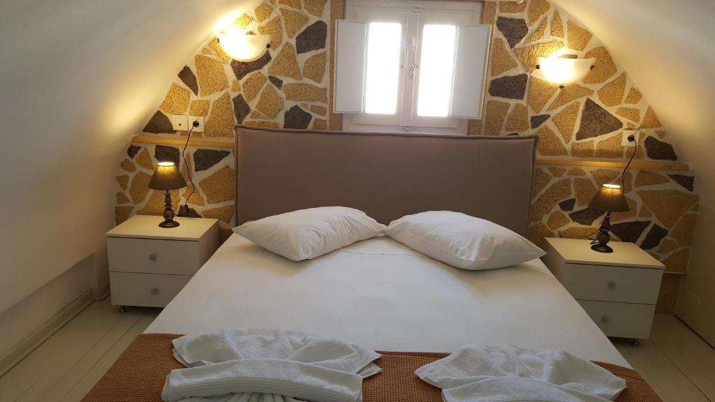 Wisteria Apartments - 9