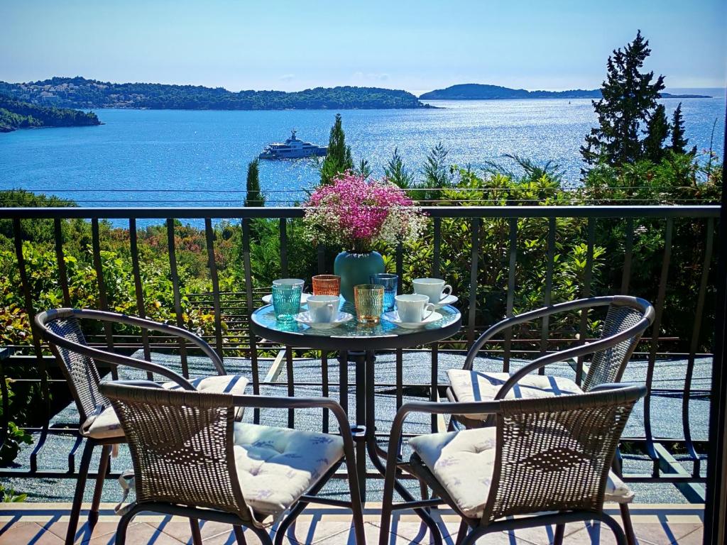Paula Apartment - Green home by the sea