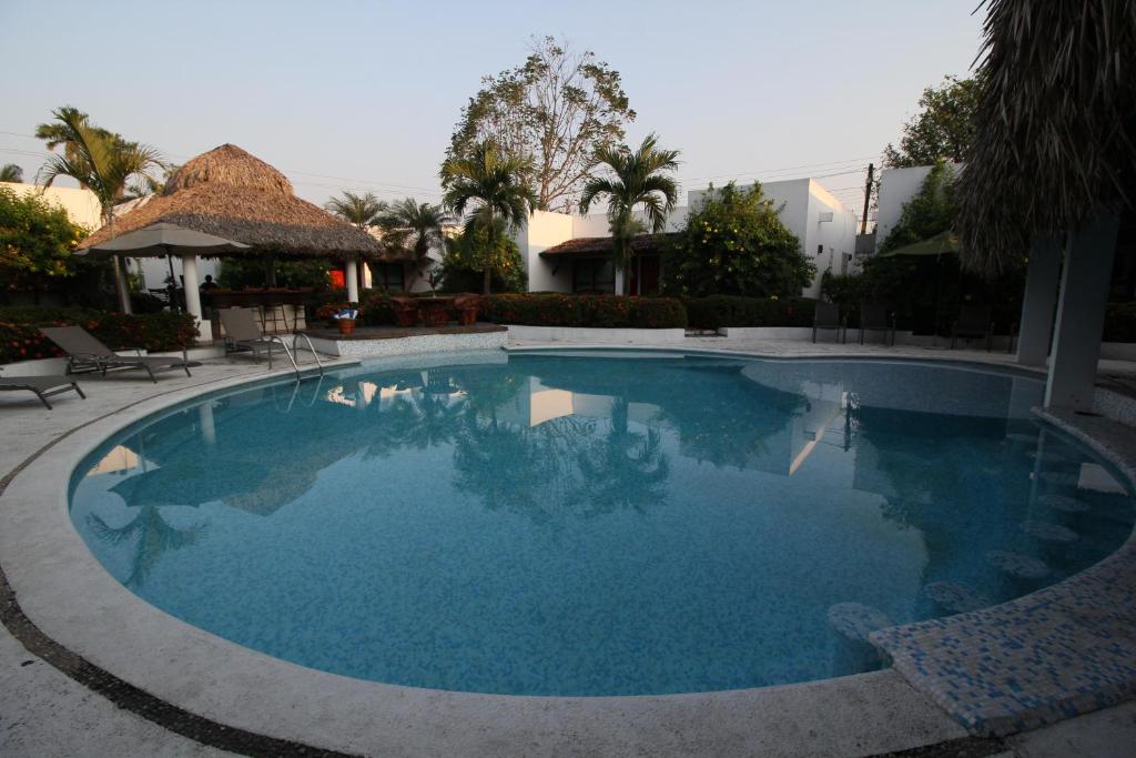 Villa Blanca Suites - Housity