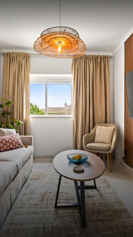Sophisticated 2-Bed Haven Near the Coast