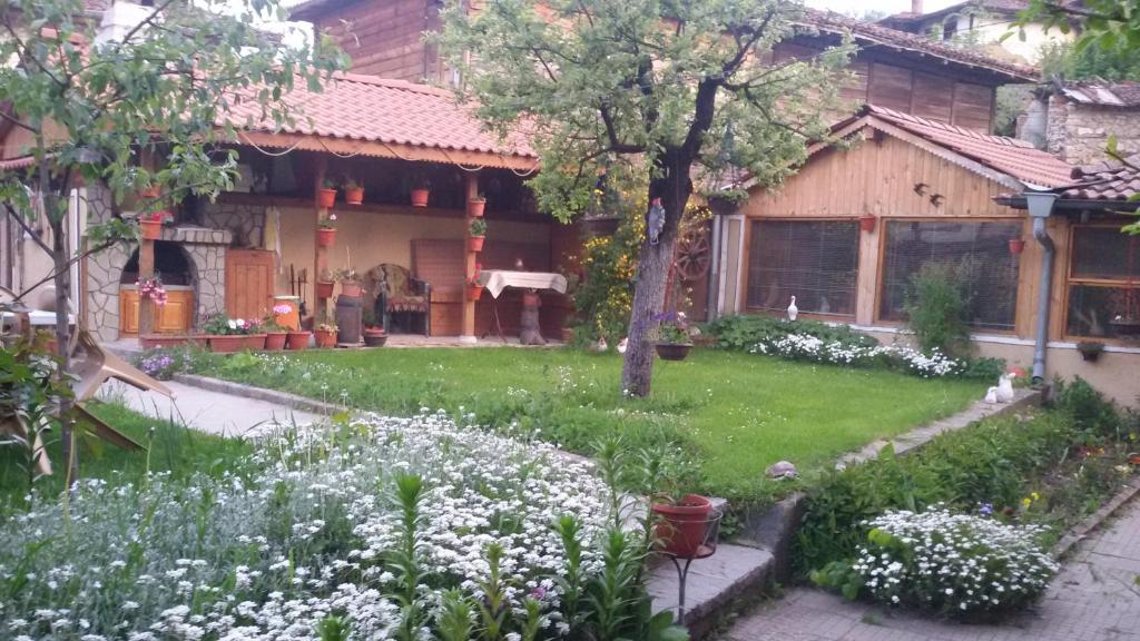 Zahrada ubytování Guest House Bashtina Striaha