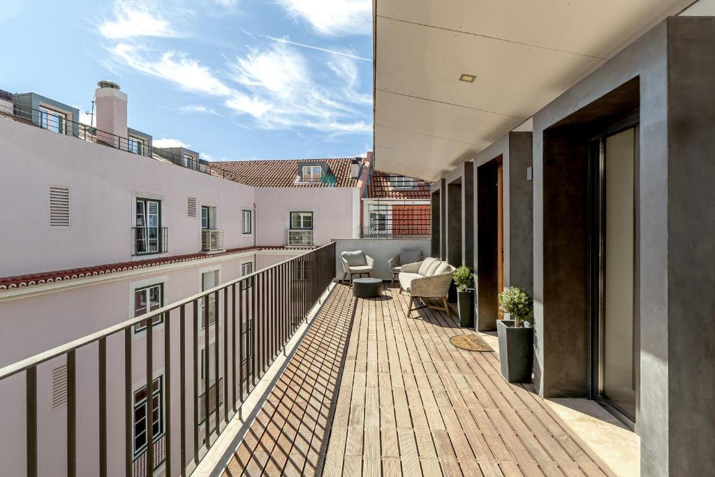 BAIRRO ALTO MODERN WITH TERRACE AND GARAGE by Homi