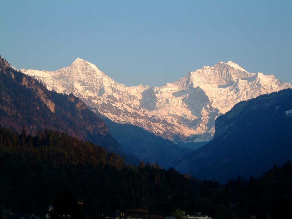 En generel udsigt til bjerge eller udsigt til bjerge taget fra hotellet