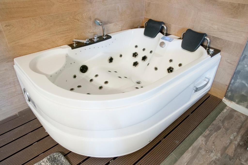 Jacuzzi Hotel Habitaciones Premium Finca la Casona Segovia