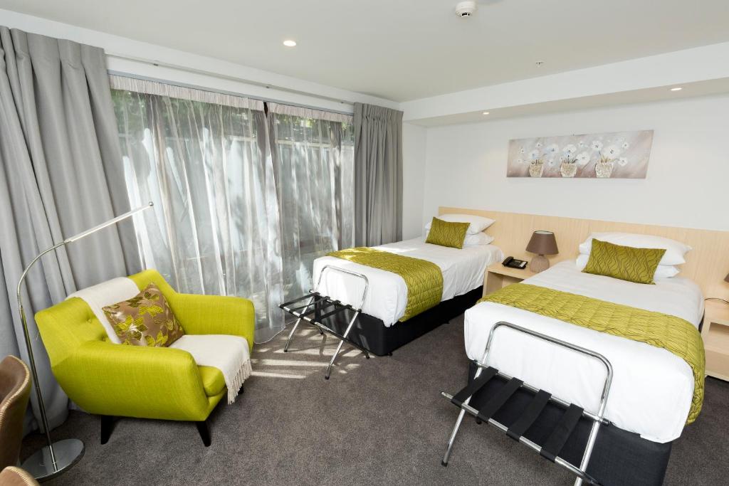 2 on Whiteleigh and 239 on Lincoln Motel - Resim 23