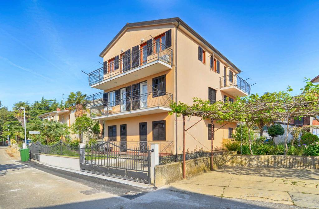 Apartments Beachfront in Novigrad-Istrien 44284