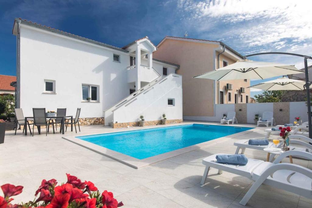 Apartments with Pool in Krk-Insel Krk 45775