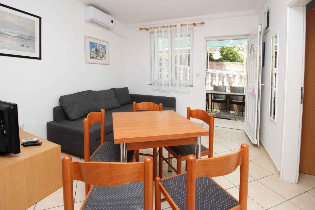 Apartment with A - C in Baska-Insel Krk 53679